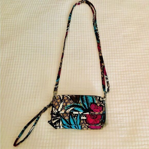 Vera Bradley quilted, floral wristlet/crossbody bag. - Picture 4 of 8